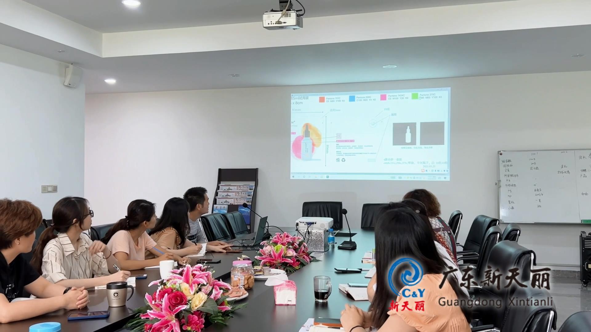 我們團隊的定期内部培訓 我們團隊的定期内部培訓